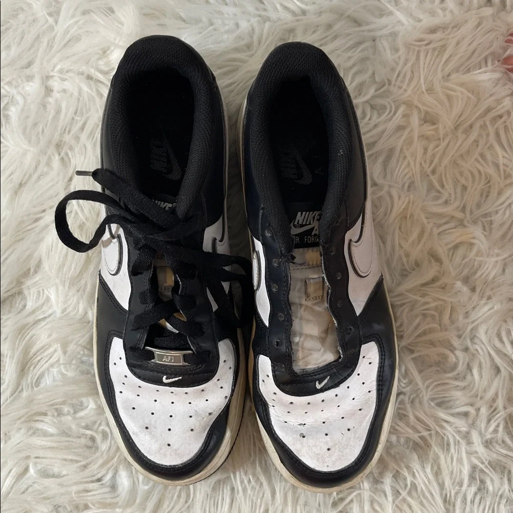 NIKE Air Force 1 LV8 Sneaker Big Kid Size 7Y Black & White - Picture 3 of 10